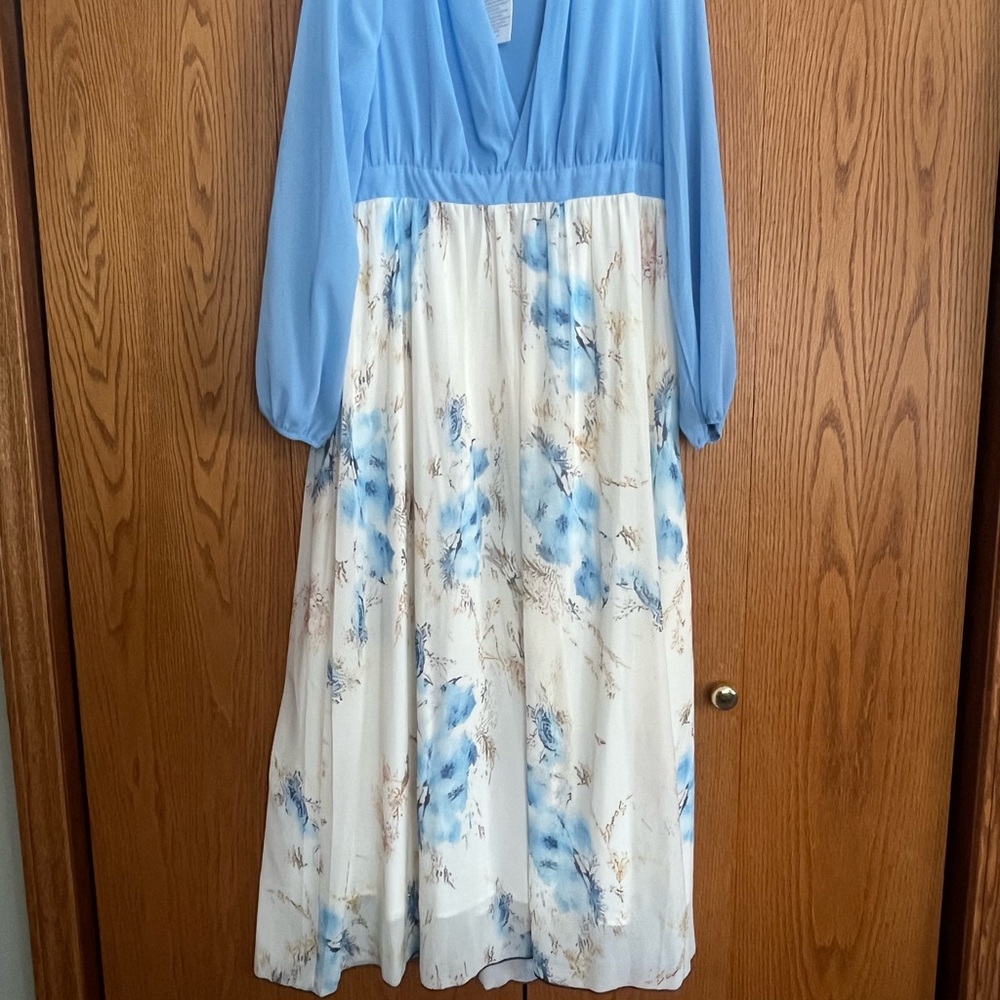 Elegant Refeu Blue and White Floral Maxi Dress - Picture 5 of 5